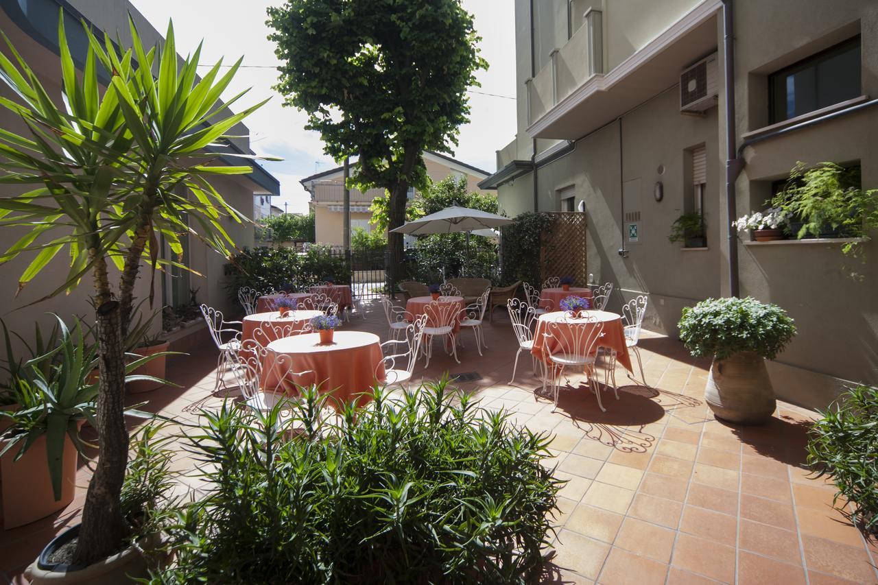 Residence Il Capodoglio Rimini Dış mekan fotoğraf